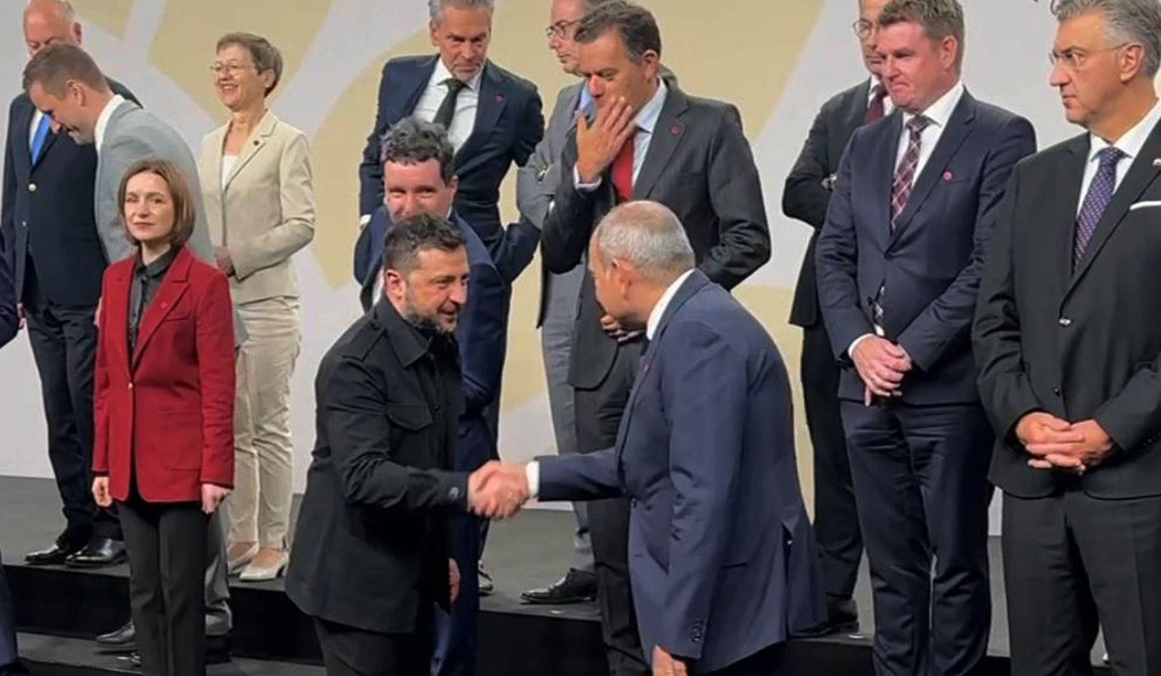 Премьер-министр провёл кратковременные контакты с зарубежными партнёрами