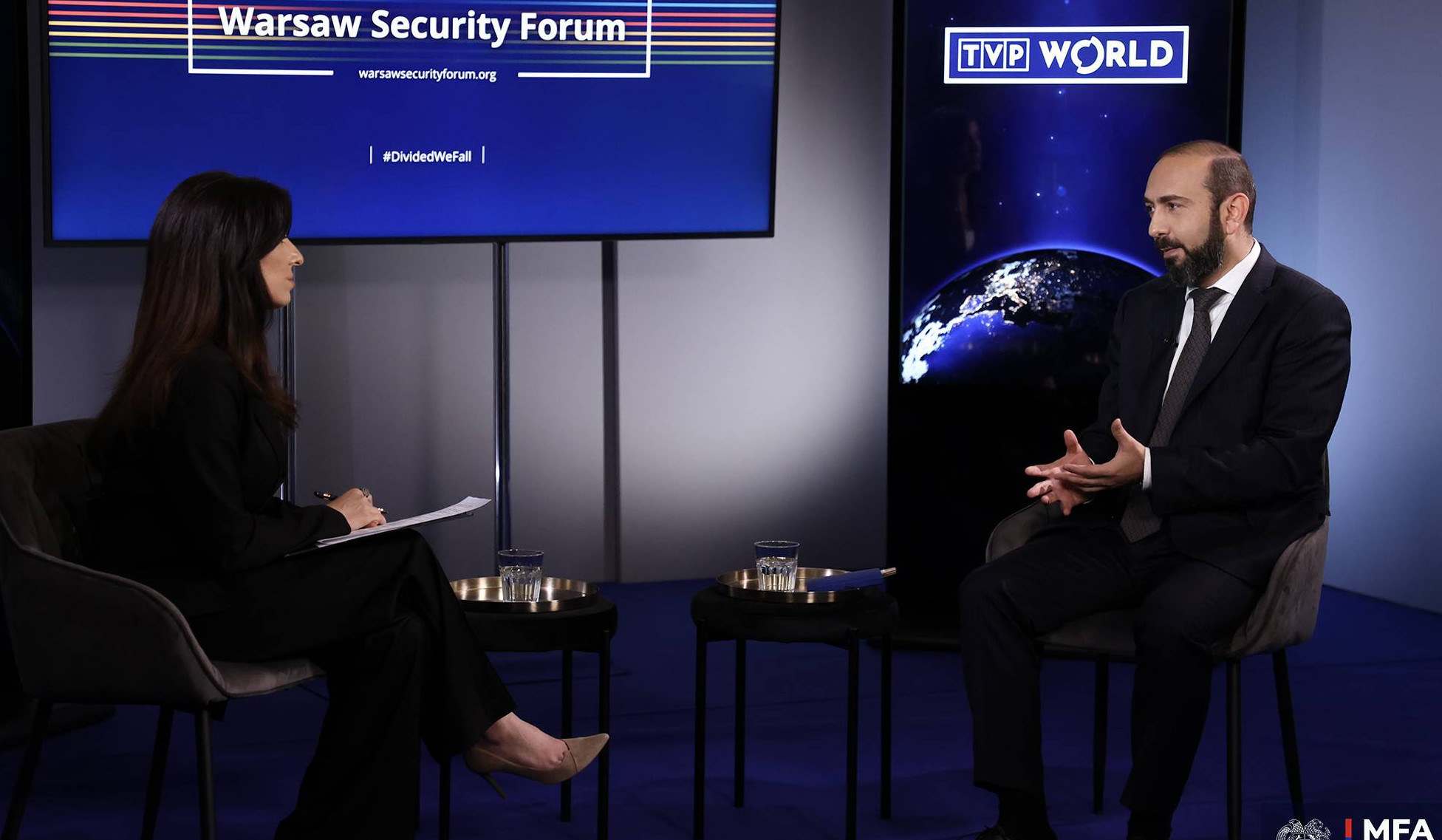 Azərbaycan tərəfi müəyyən ilkin şərtlər irəli sürür, biz o gündəliyi bölüşmürük: Xİ nazirinin Polşanın TVP World telekanalına müsahibəsi