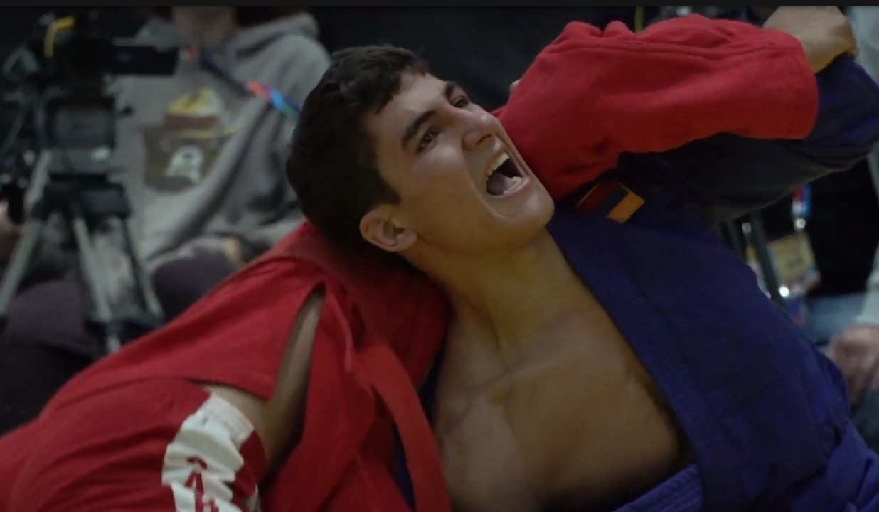 Robert Simonyan gənclər arasında sambo üzrə dünya çempionu