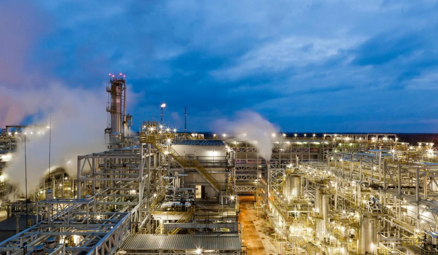 Украина ночью атаковала НПЗ в Ленинградской области