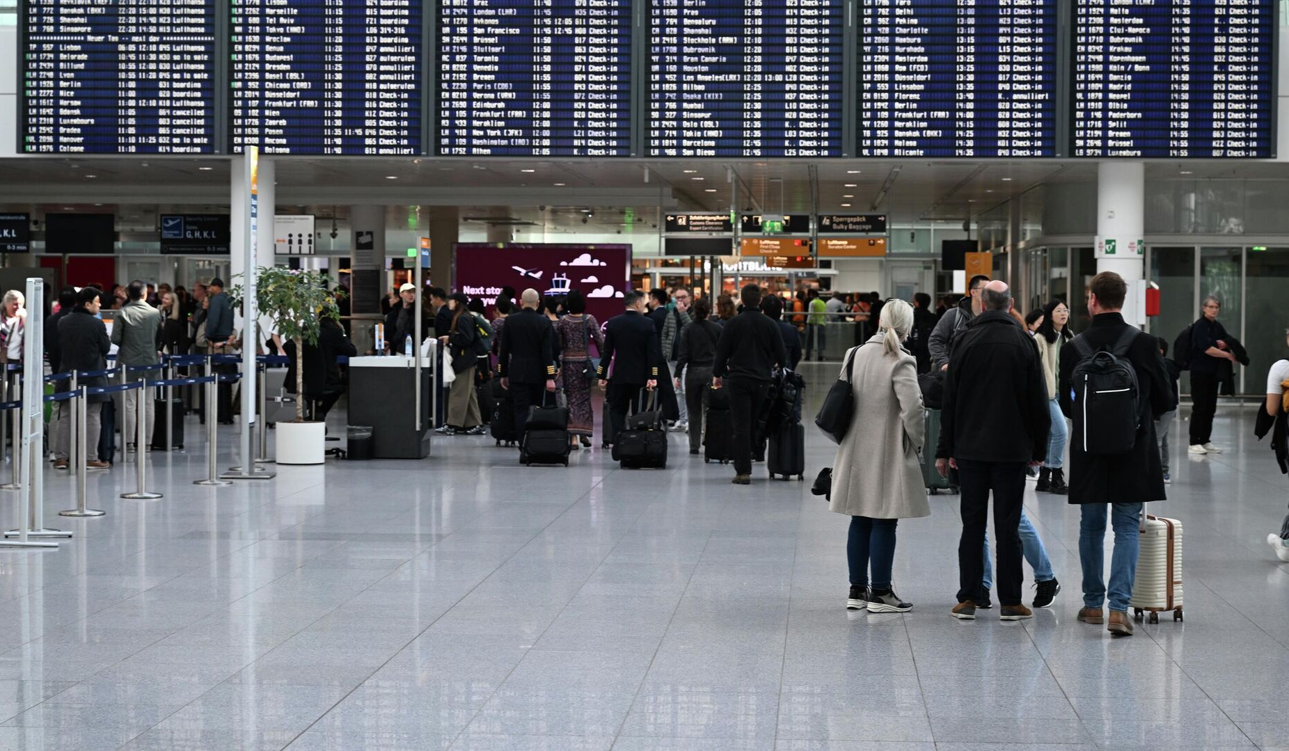 Մյունխենի օդանավակայանը երկրորդ օրն անընդմեջ դադարեցրել է աշխատանքը դրոնների պատճառով