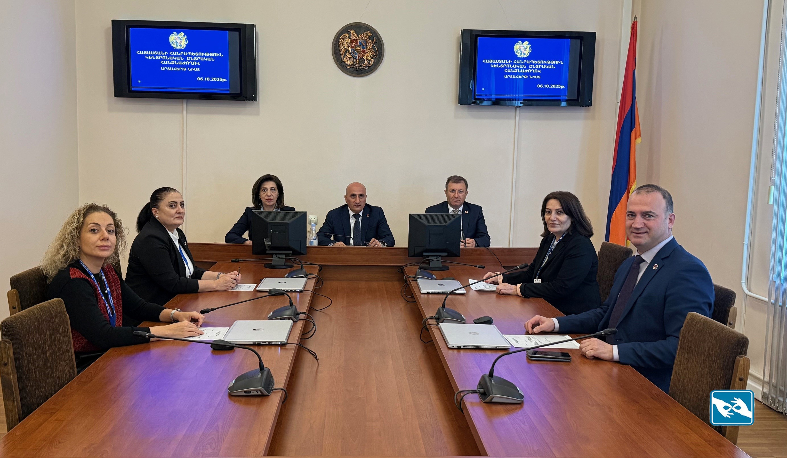 Արեգնազ Մանուկյանի պատգամավորի մանդատը տրվել է Պետրոս Մեղրյանին