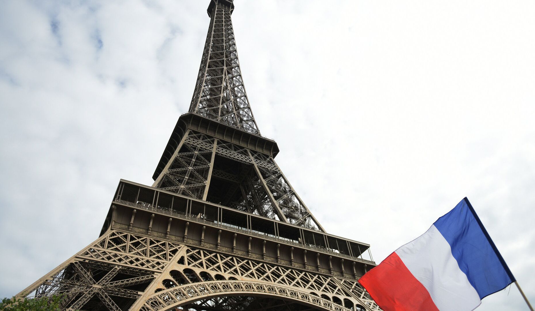 Մակրոնին ուղղված՝ հրաժարական տալու կոչերը կթուլացնեն ֆրանսիական ինստիտուտները. «Վերածնունդ» կուսակցություն