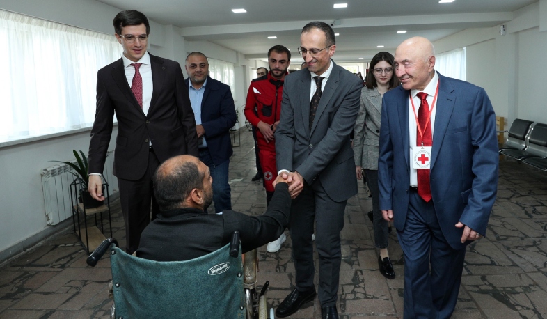 «Այս կենտրոնը մեր հարգանքի և երախտագիտության խորհրդանիշն է ավագ սերնդի ներկայացուցիչներին»․ Արսեն Թորոսյանն այցելել է Գյումրու շուրջօրյա խնամքի կենտրոն