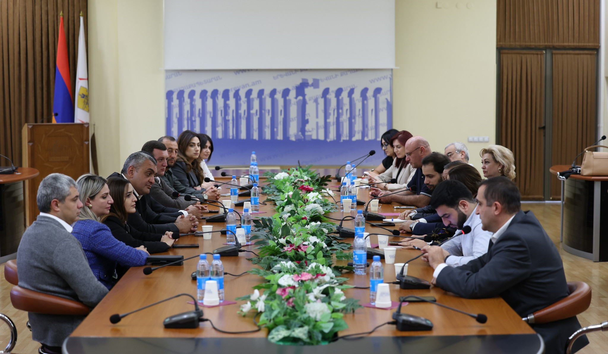 Հանդիպել են Երևանի և Գյումրու ավագանիների «Քաղաքացիական պայմանագիր» խմբակցությունների ներկայացուցիչները