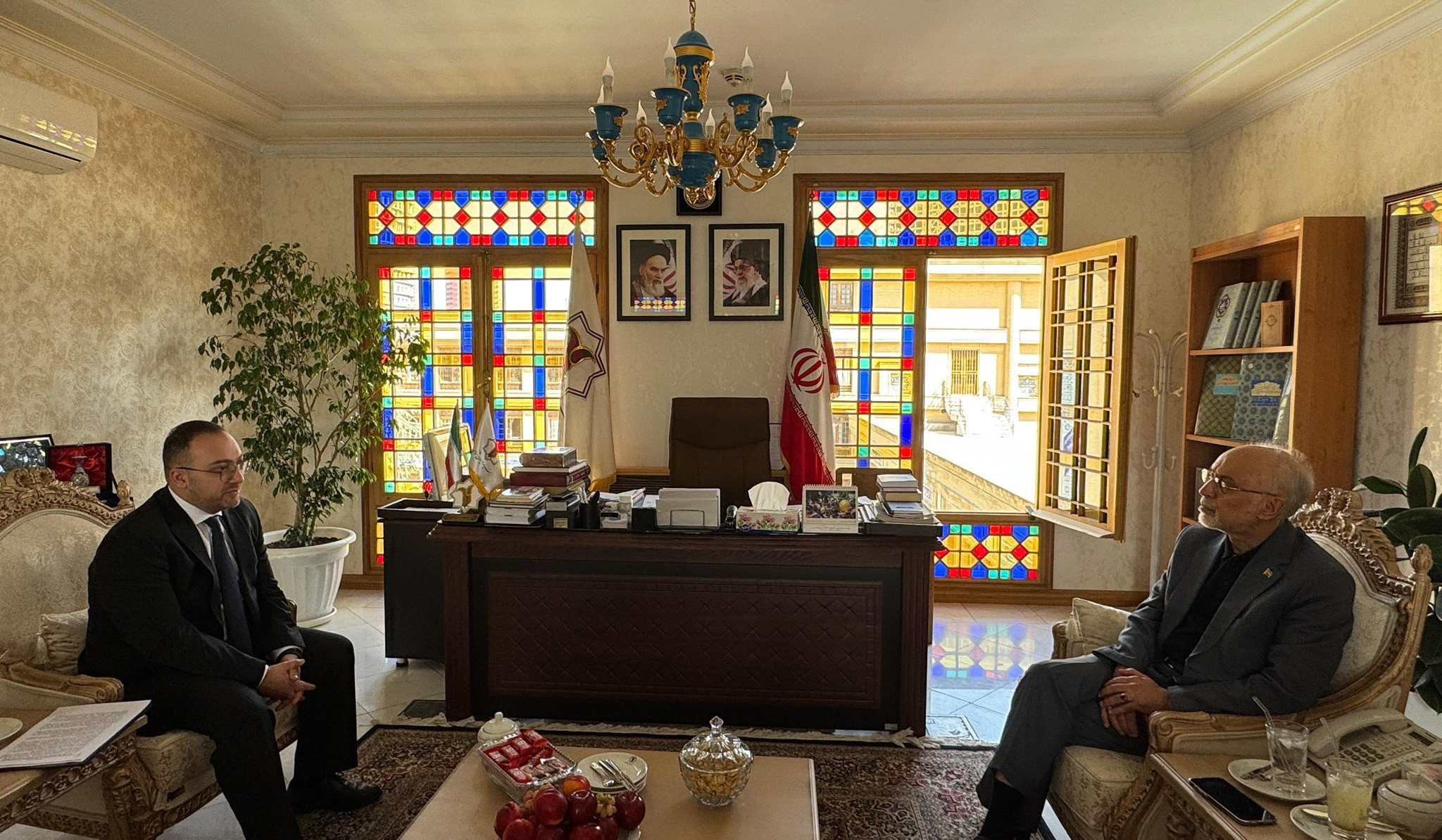 Meeting of Secretary General of Foreign Ministry of Armenia with Head of Iranology foundation