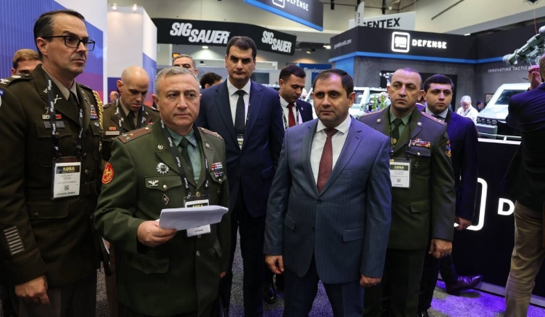 Սուրեն Պապիկյանը շրջել է AUSA միջազգային ցուցահանդեսի տաղավարներում, ծանոթացել ներկայացված ցուցանմուշներին