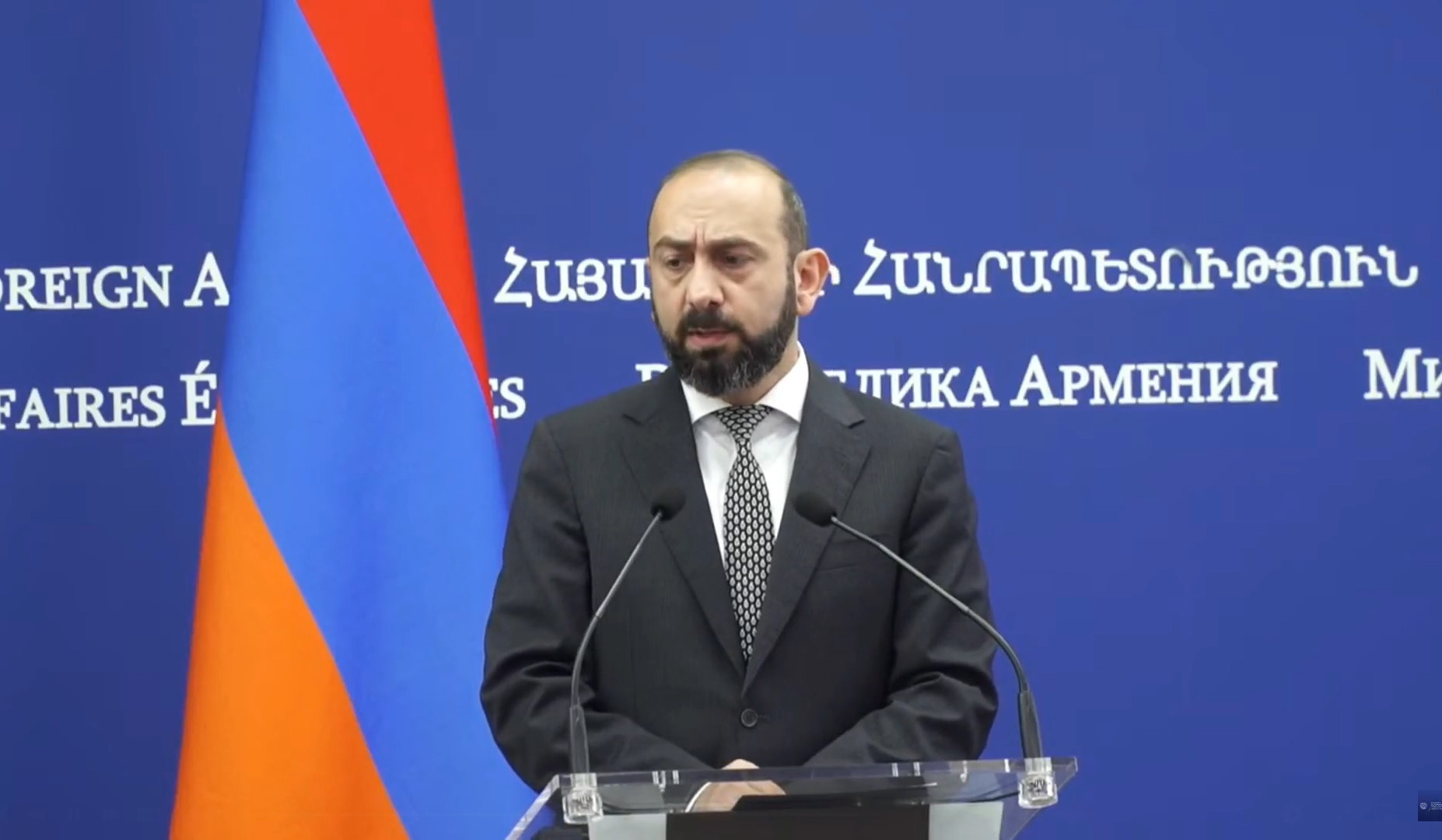 Ümid edirik ki, ATƏT platforması bu və növbəti sədrliklər dövründə sülhün daha da möhkəmlənməsinə öz töhfəsini verəcək։ Mirzoyan