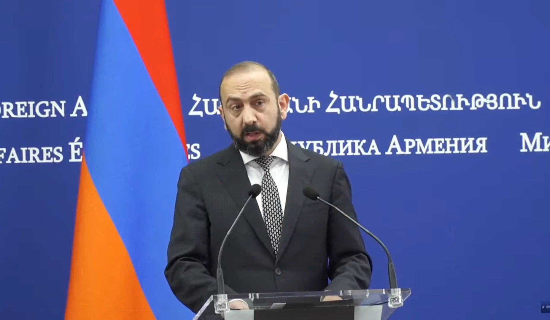 В Шарм-эль-Шейхе мы обсудили вопрос с азербайджанскими коллегами: Мирзоян по поводу освобождения удерживаемых в Баку лиц