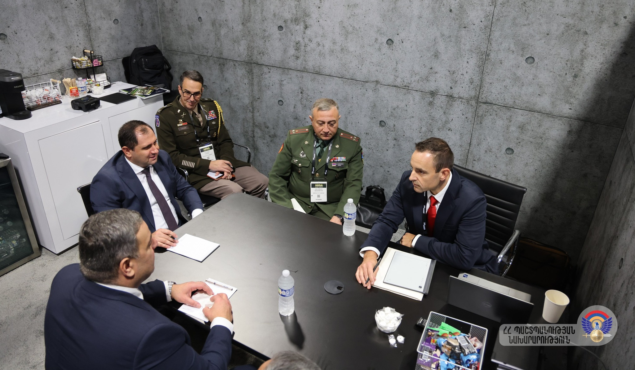 Քննարկվել են ՀՀ զինված ուժերի նոր համազգեստի մշակմանն առնչվող հարցեր
