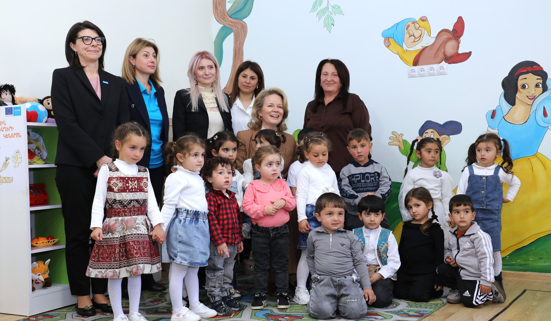 Բելգիայի թագուհին ԿԳՄՍ նախարարի տեղակալի ուղեկցությամբ այցելել է Ծաղկունքի նախակրթարան