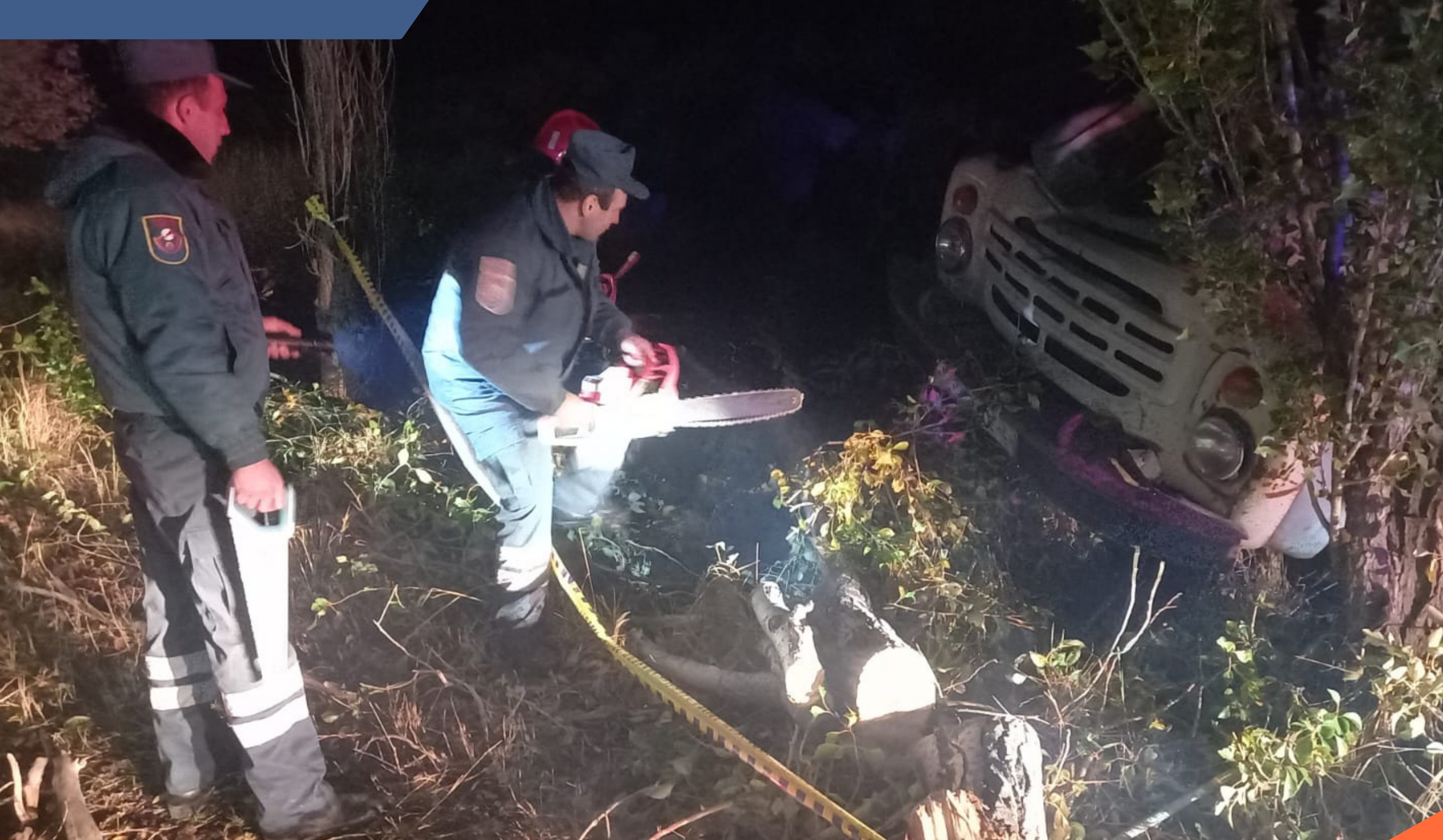 Քարով բեռնված «ԶԻԼ»-ը հայտնվել է ծառերի արանքում. բեռնատարի թափքը պոկվել է