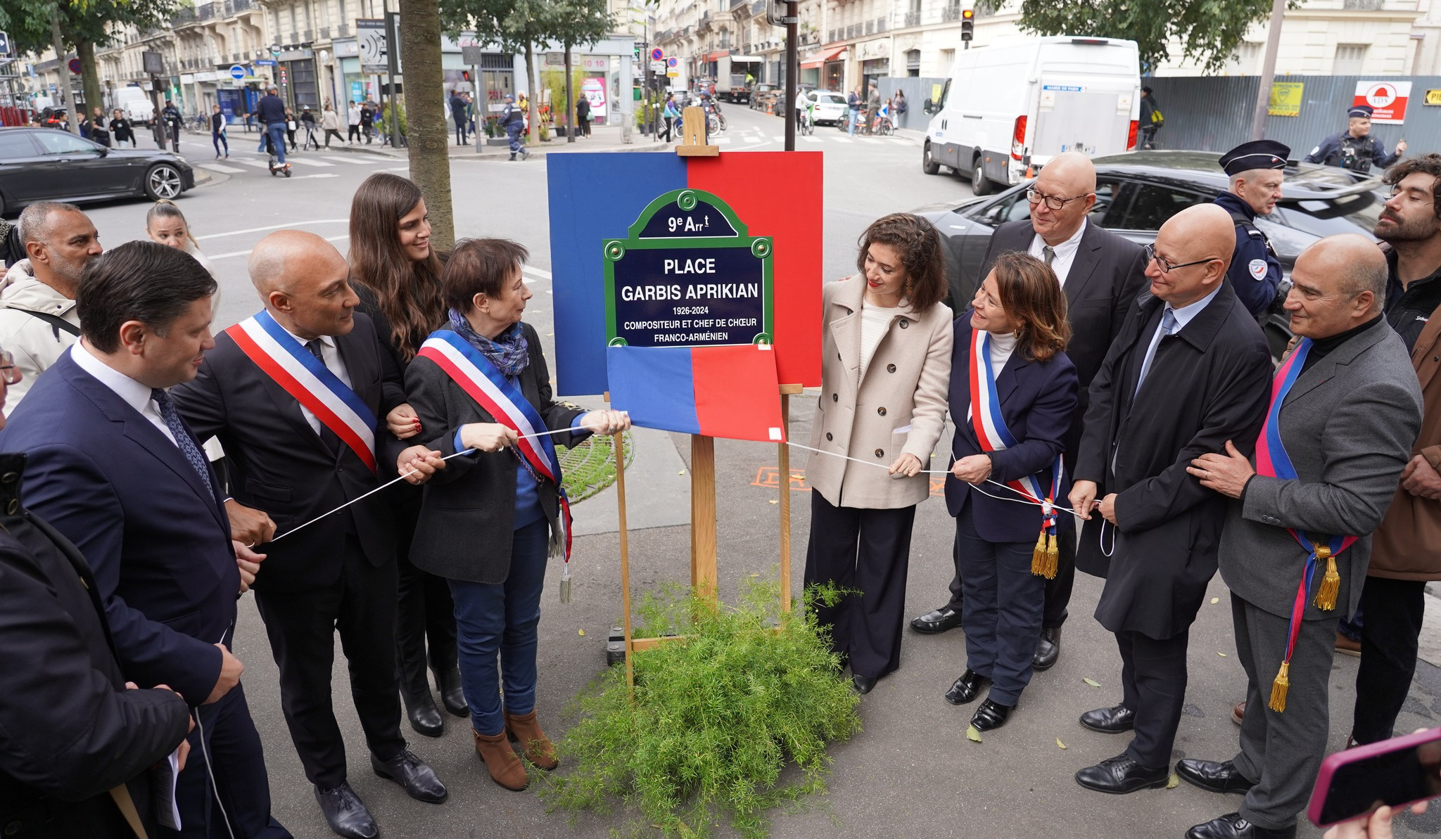 Փարիզում բացվել է Կարպիս Ափրիկյանի անվան հրապարակ