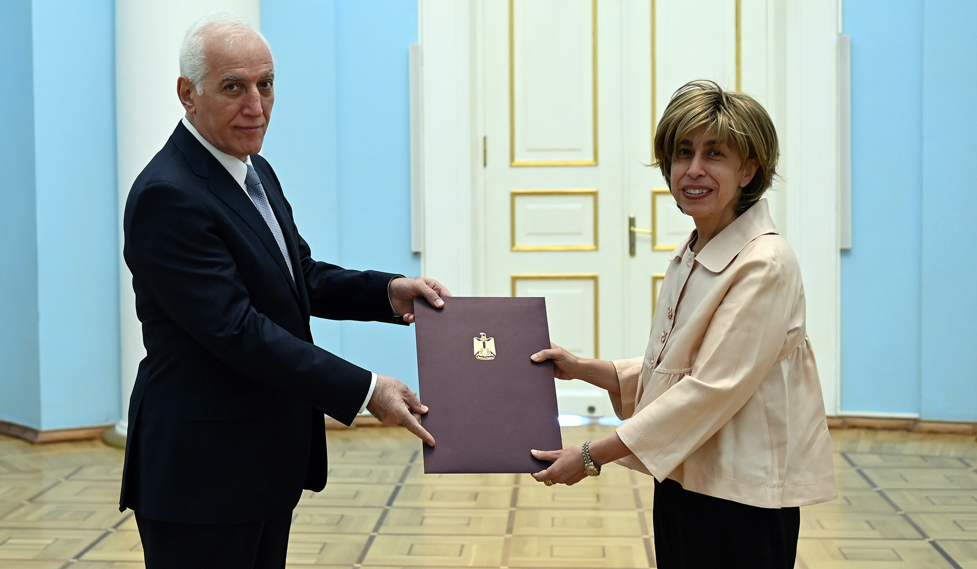 Հայաստանում Եգիպտոսի նորանշանակ դեսպան Ամալ Աֆիֆին իր հավատարմագրերն է հանձնել Վահագն Խաչատուրյանին