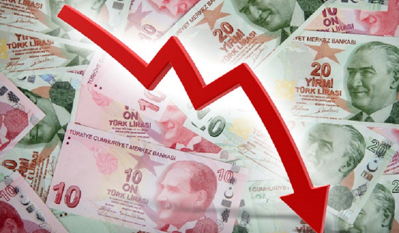 Türk lirəsi rekord həddə düşüb