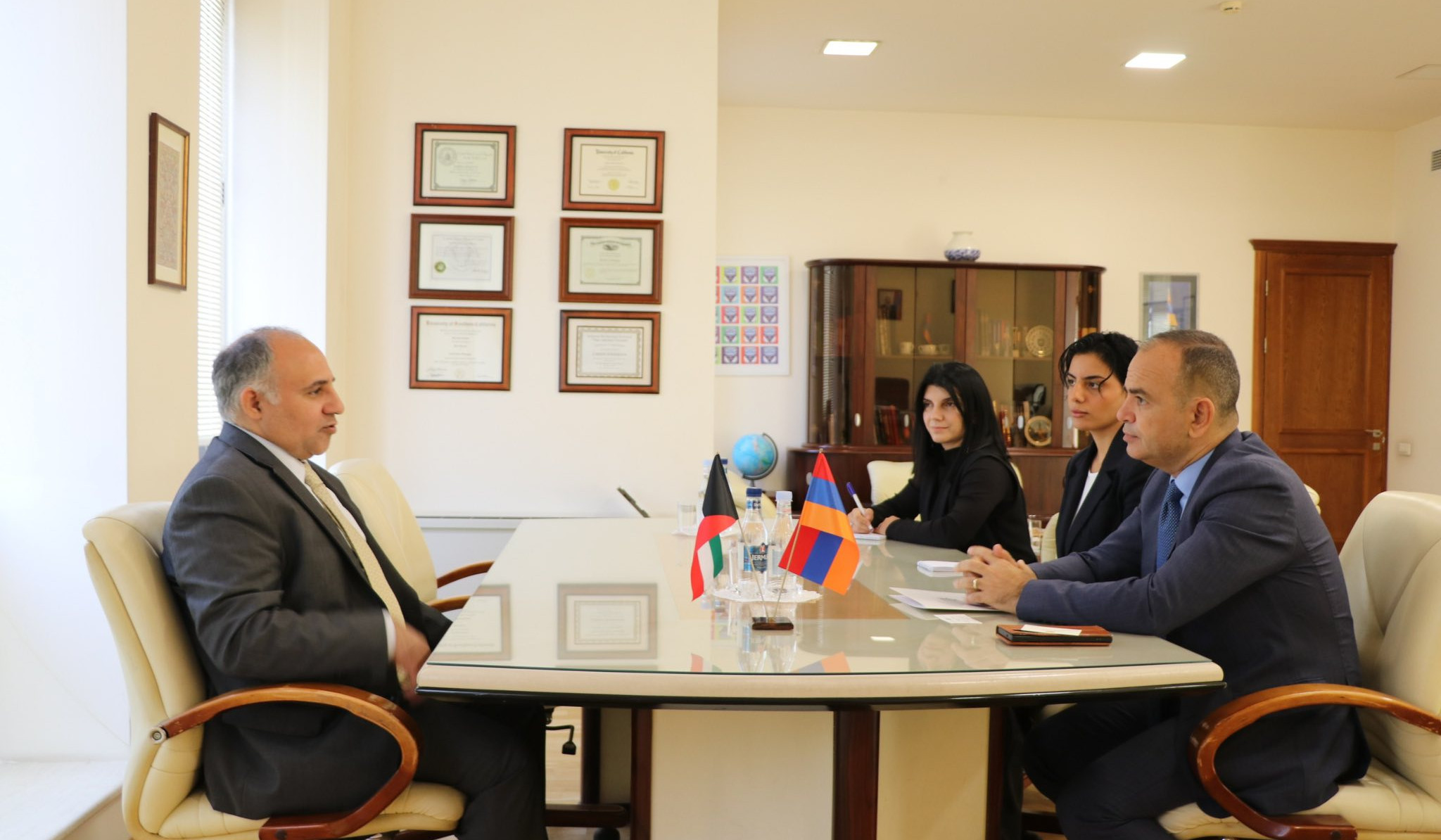 Issues related to activities of Armenian community in Kuwait discussed