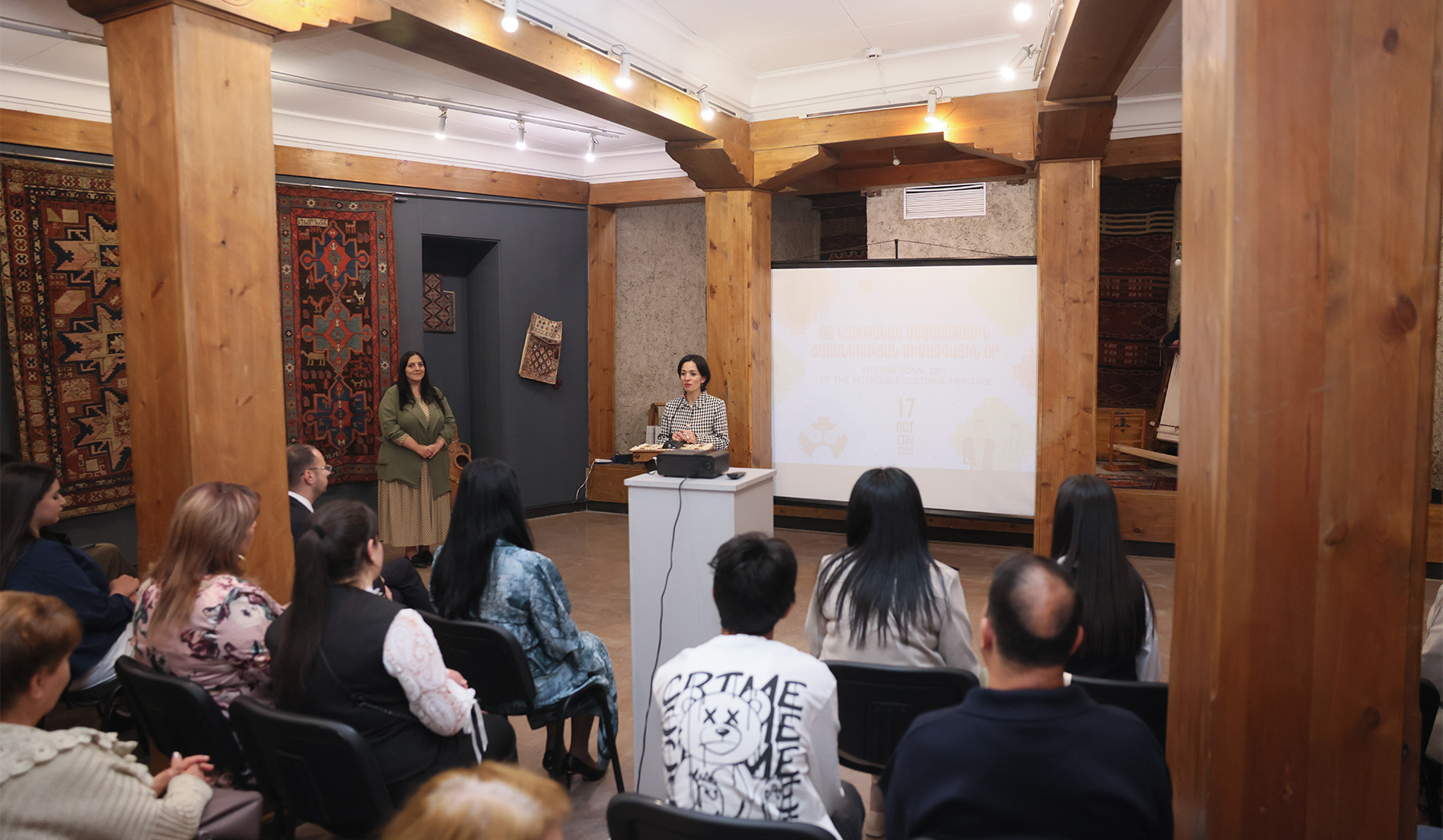 Շնորհակալագրեր և խրախուսական նվերներ «Հայաստանի ոչ նյութական մշակութային ժառանգությունը» մրցույթի հաղթող աշակերտներին