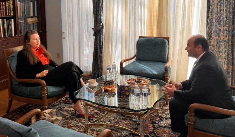 Narek Mkrtçyan Niam Kinq ilə Ermənistan-Amerika ikitərəfli münasibətlərindəki son hadisələri müzakirə edib