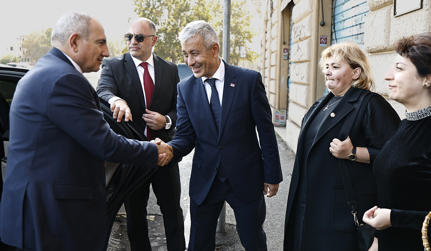 Prime Minister visits the Embassy of the Republic of Armenia in Italy