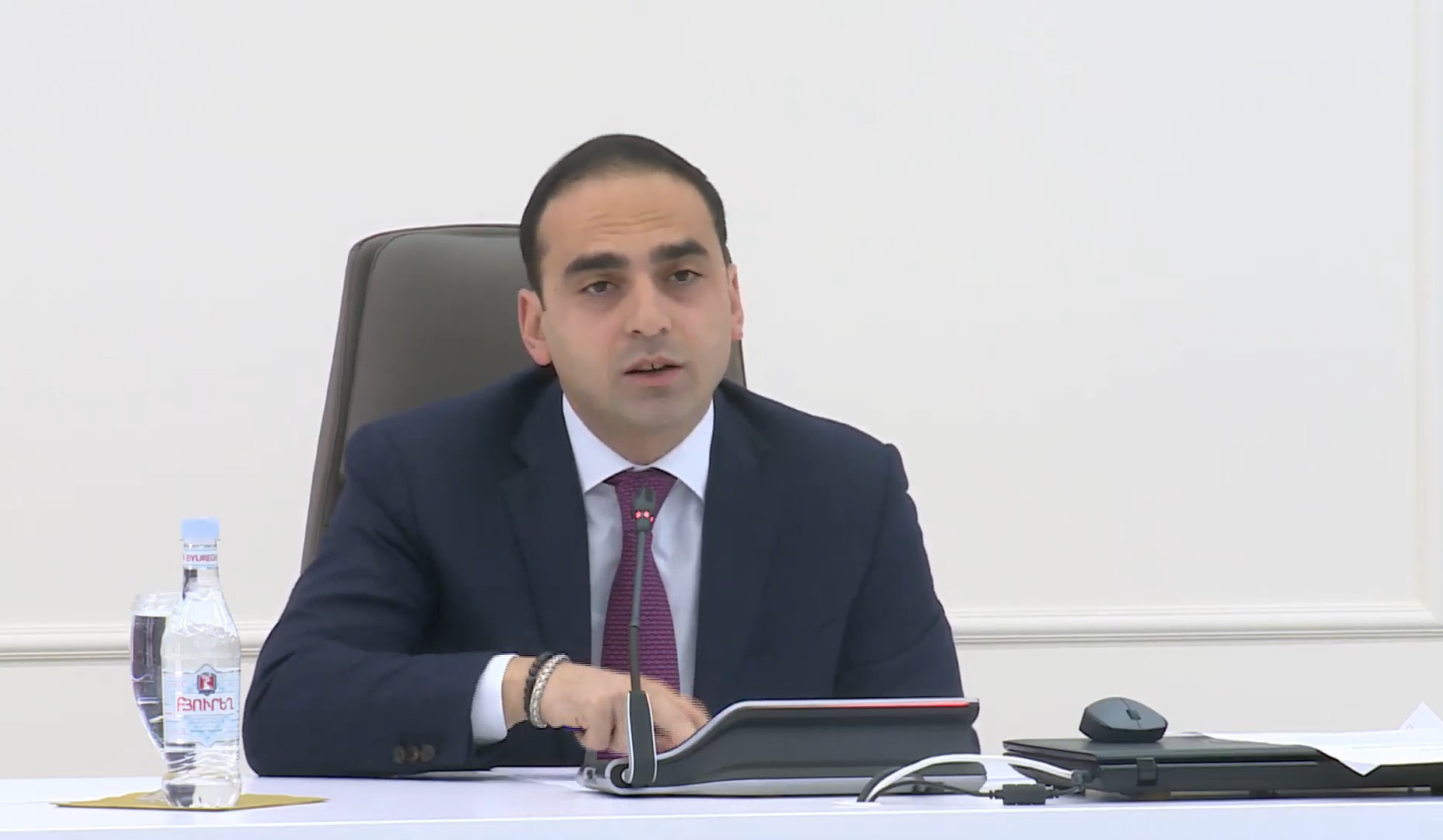 Եթե խնդիրը չլուծվեց, մի օր այդ շենքերը փլուզվելու են. Ավինյանը՝ 4-րդ կարգի վթարային շենքերի մասին