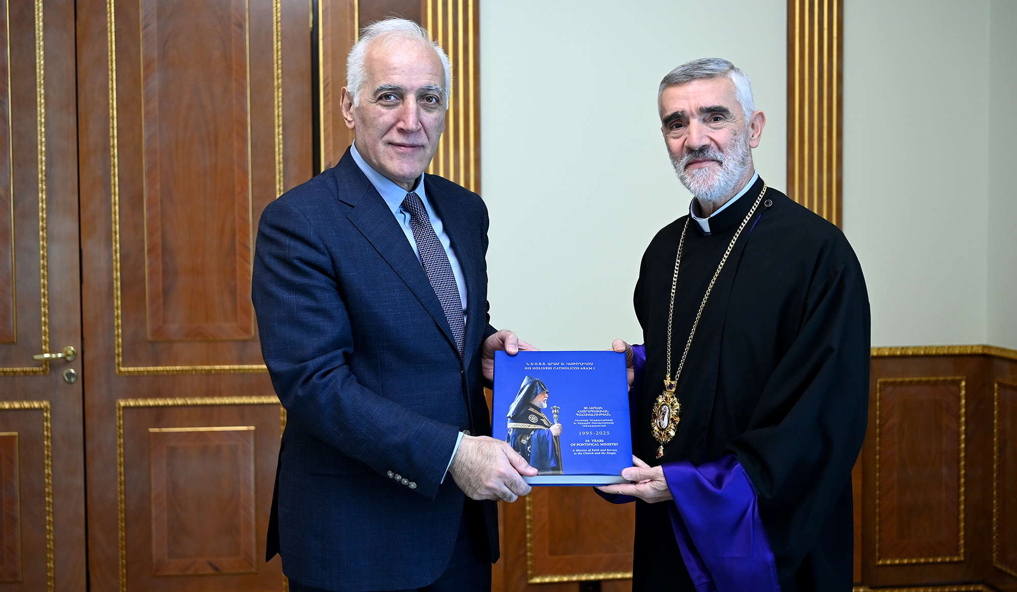 Արքեպիսկոպոս Սարգիսյանը ՀՀ նախագահին է փոխանցել Արամ Ա-ի ջերմ ողջույններն ու օրհնությունը