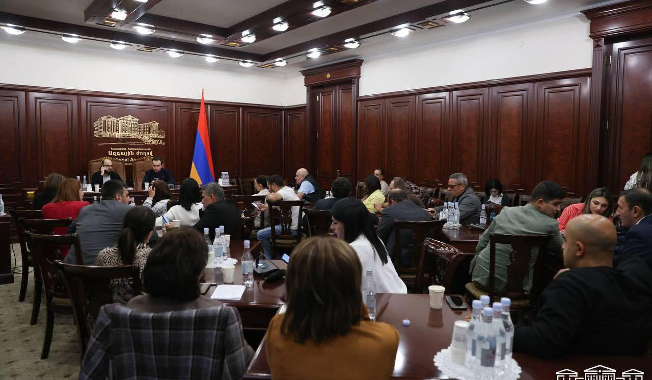 ԱԺ-ում տեղի է ունեցել «Քաղաքացիական պայմանագիր» խմբակցության նիստ