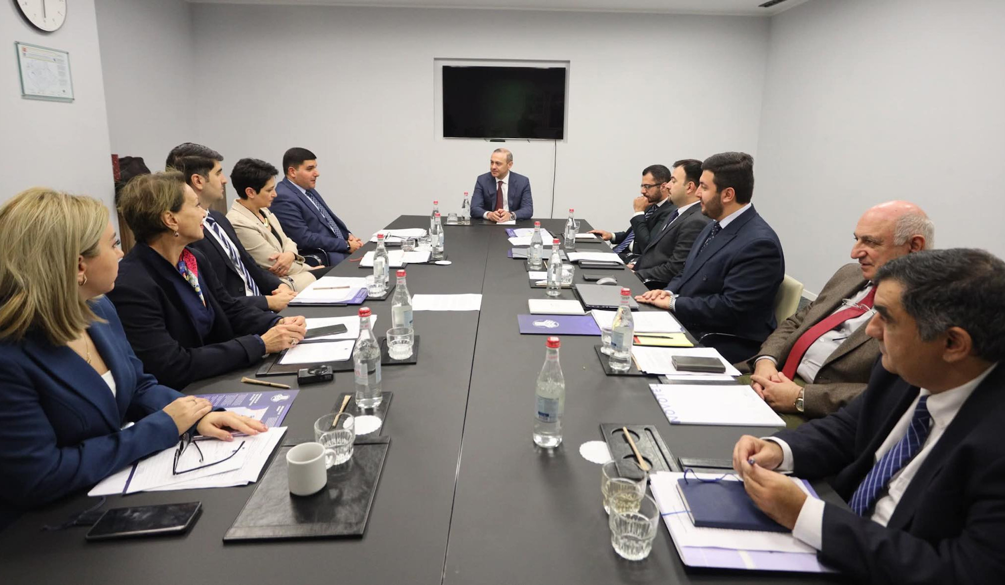 Արմեն Գրիգորյանը հանդիպել է Հայաստան-Ադրբեջան քաղհասարակության ներկայացուցիչների երկխոսության մասնակիցների հետ