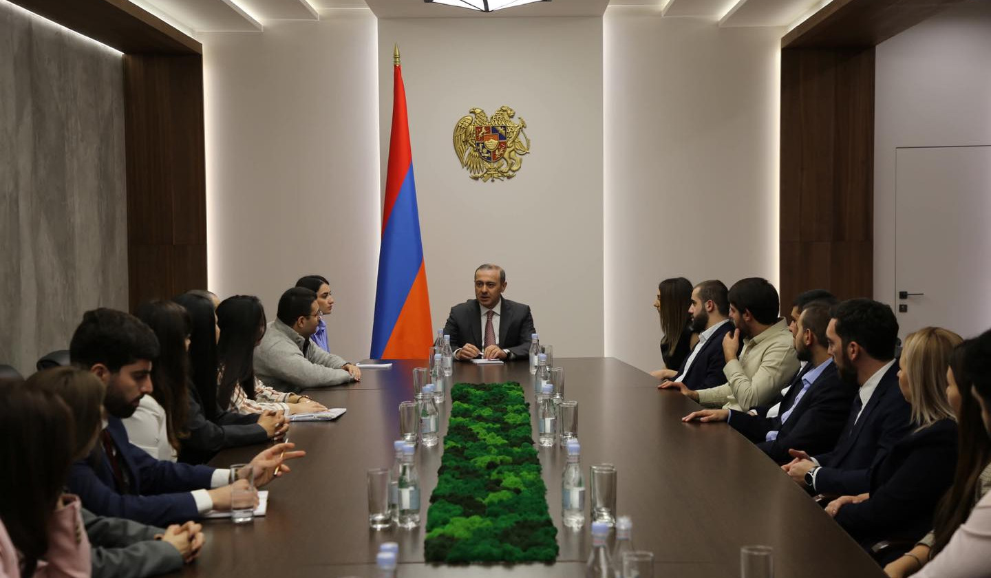 ԱԽ քարտուղարը և ՀՀ պետկառավարման ակադեմիայի մագիստրանտները քննարկել են անվտանգության ոլորտում իրականացվող բարեփոխումները