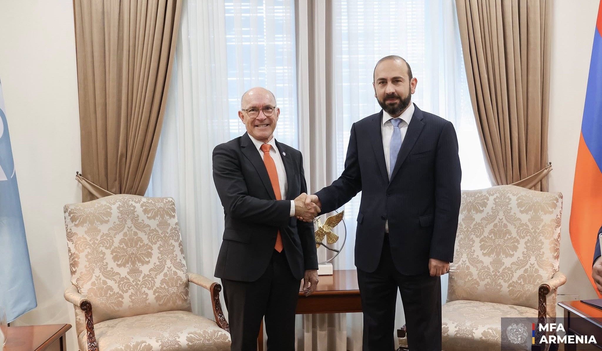 Ararat Mirzoyan and Robert Floyd exchange views on ongoing international developments