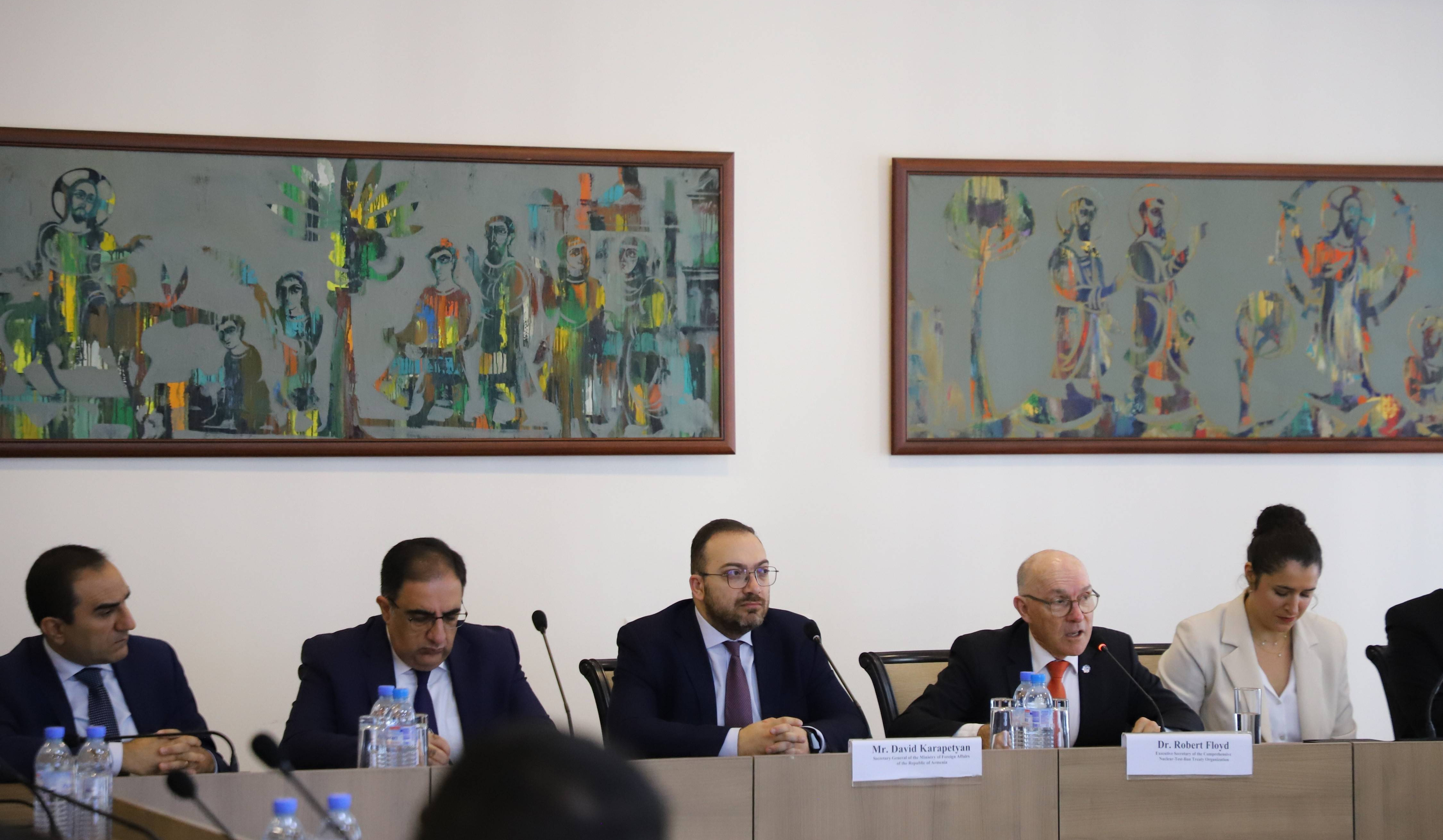 Ընդգծվել են միջազգային մոնիթորինգային համակարգի կարևորությունը և դրանում ՀՀ մասնակցությունը. Ֆլոյդի դասախոսությունը ԱԳՆ-ում