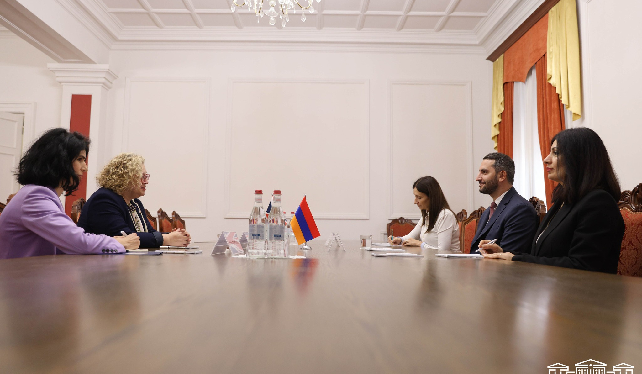 Rubinyan Böyük Britaniyanın səfiri ilə görüşüb