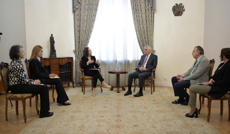 Мгер Григорян принял новоназначенного руководителя регионального представительства Европейского инвестиционного банка на Южном Кавказе
