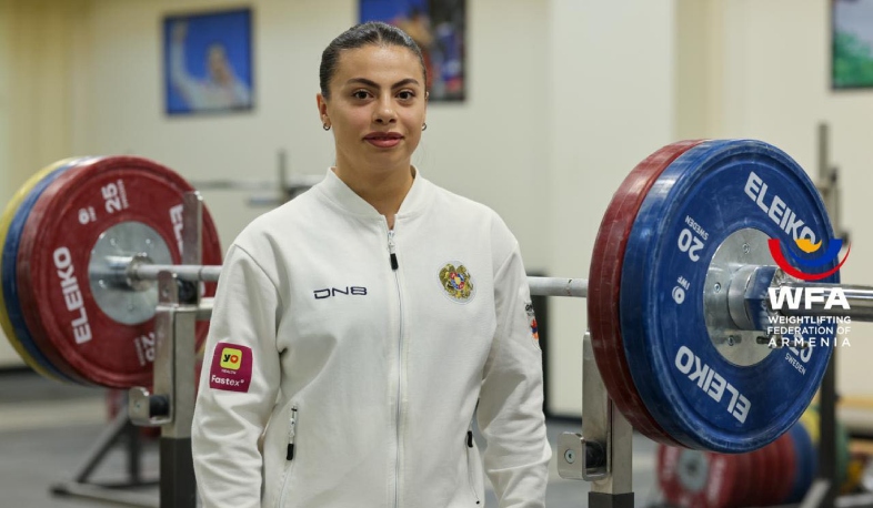 Internetda ayollar mushuklarining yaqindan olingan videolari