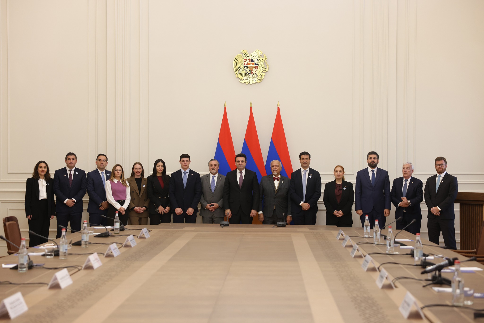 Alen Simonyan meets with representatives of legislative body of Argentina