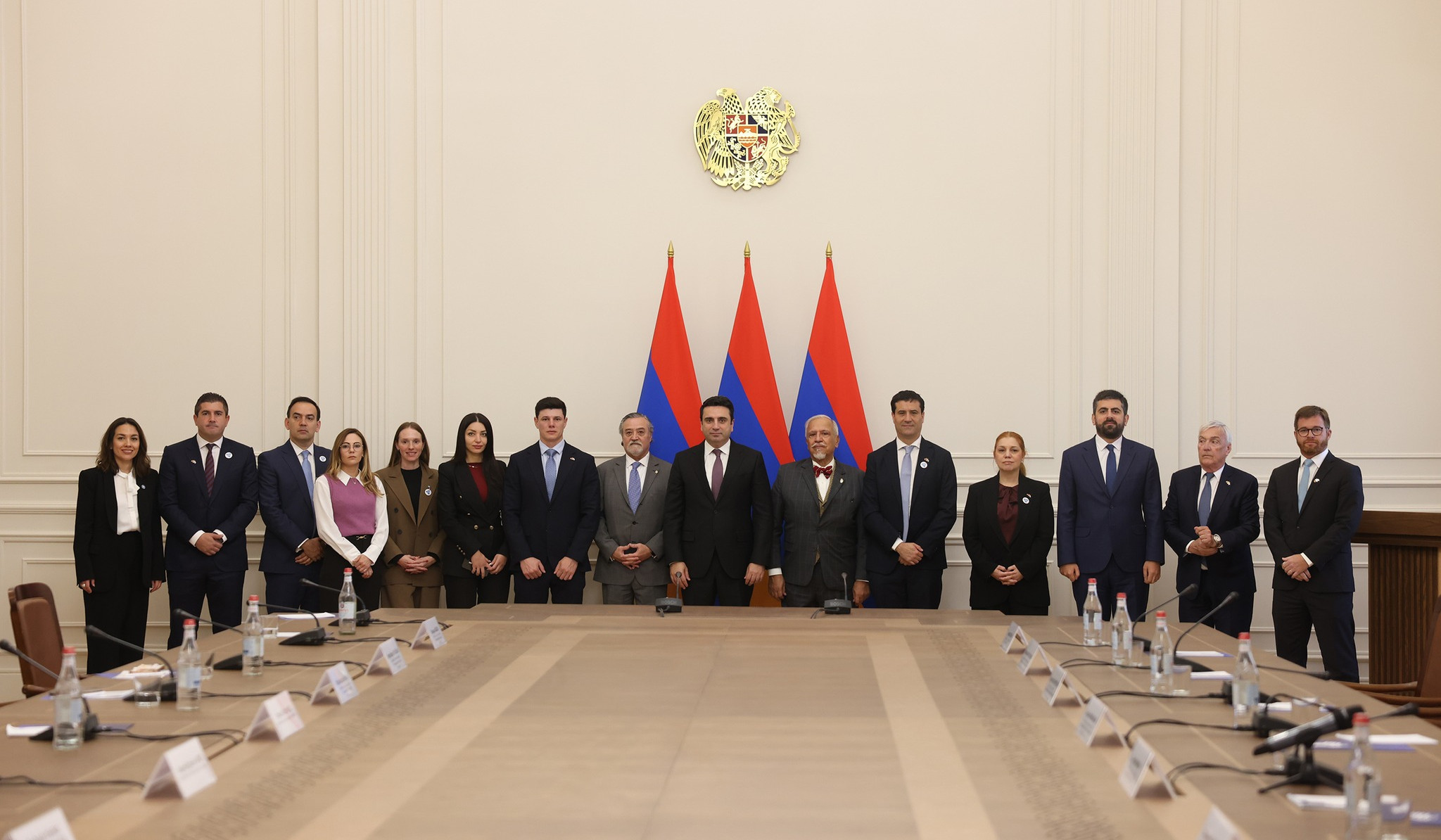 Alen Simonyan meets with representatives of legislative body of Argentina