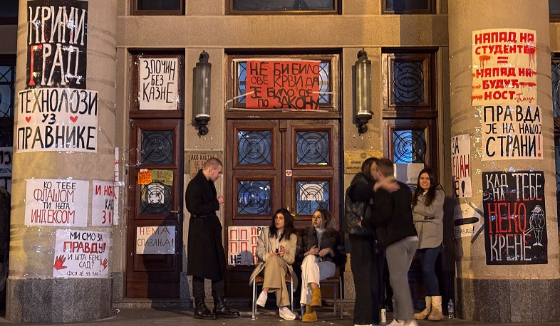 Սերբ ուսանողները մեկ տարի անց դադարեցնում են համալսարանների շրջափակումները