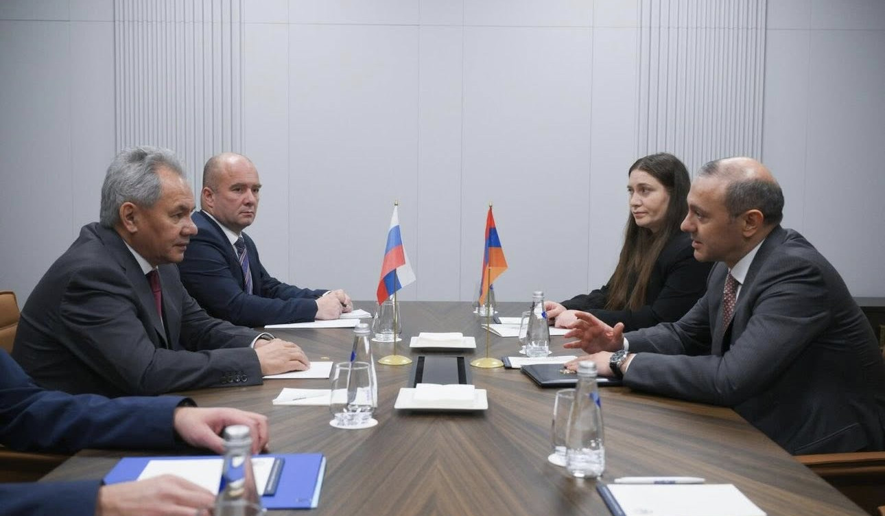 Григорян и Шойгу обсудили повестку двусторонних отношений Армении и России