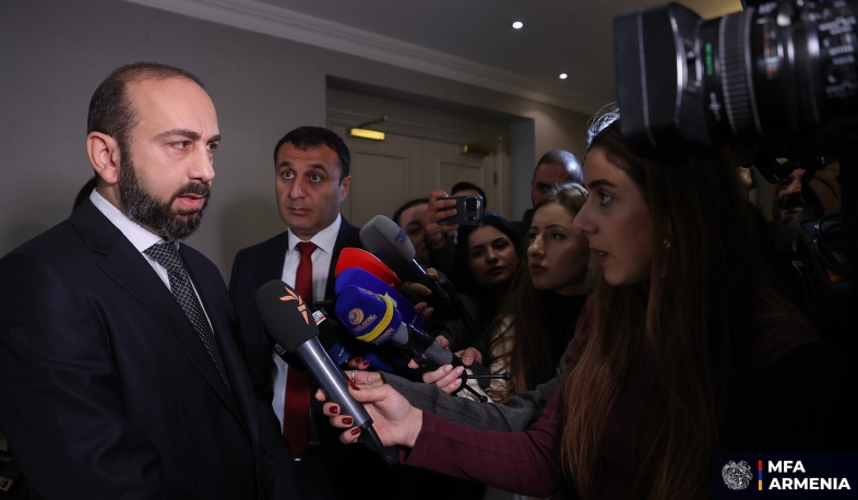 Ես էլ կարող եմ ասել` կան բազմաթիվ ցարական շրջանի քարտեզներ, որտեղ կա Սևանը. Արարատ Միրզոյան