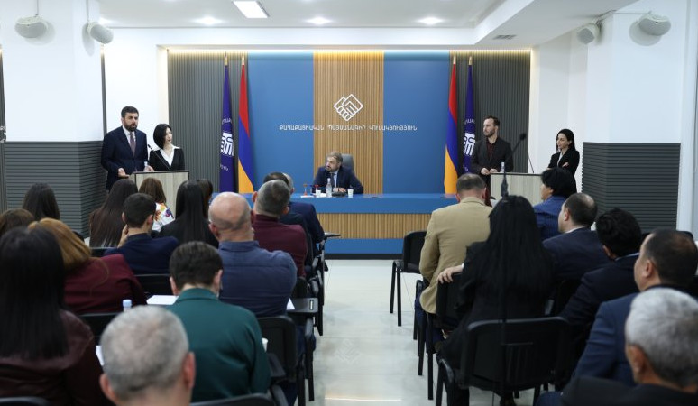 Հայկ Կոնջորյանը և Մարիա Կարապետյանը բանավիճել են Սարգիս Խանդանյանի և Թագուհի Ղազարյանի հետ. ՔՊ նախաձեռնող խմբի նիստ