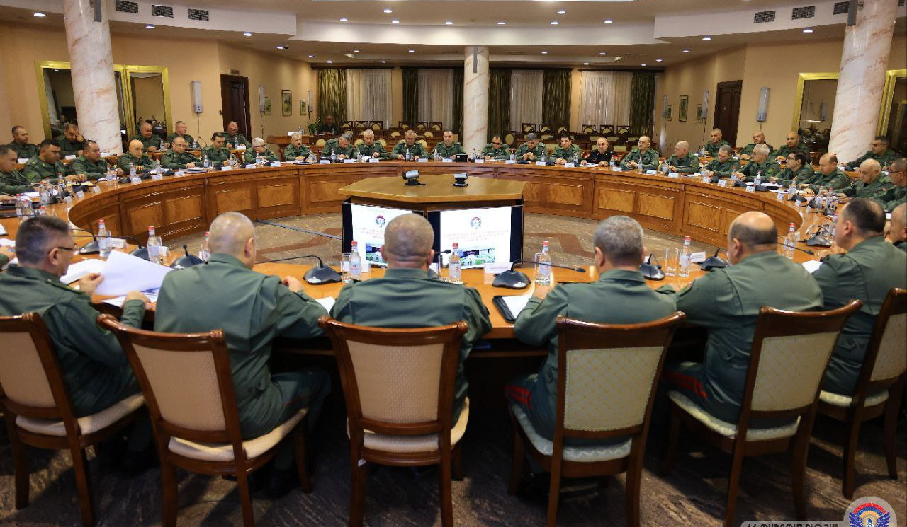 Էդվարդ Ասրյանը հանդիպել է ԶՈՒ ղեկավար կազմի օպերատիվ հավաքների մասնակիցներին