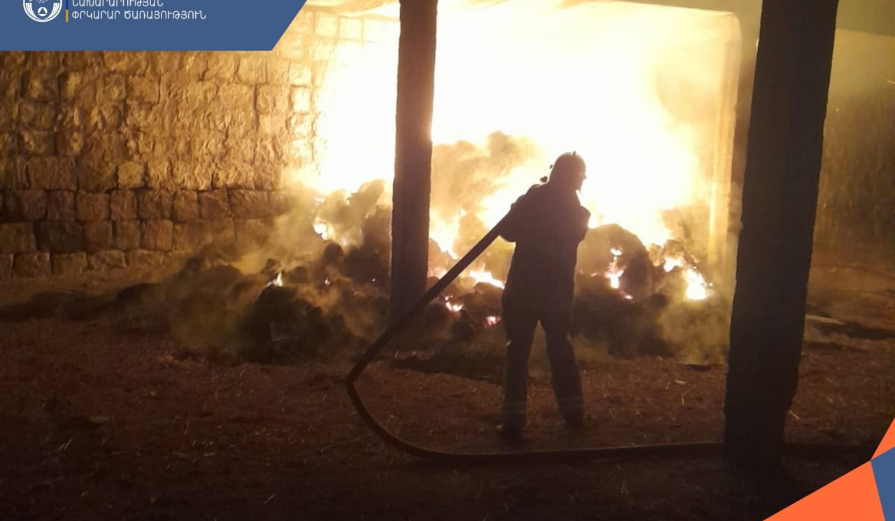 Լենուղի գյուղում անասնակեր է այրվել