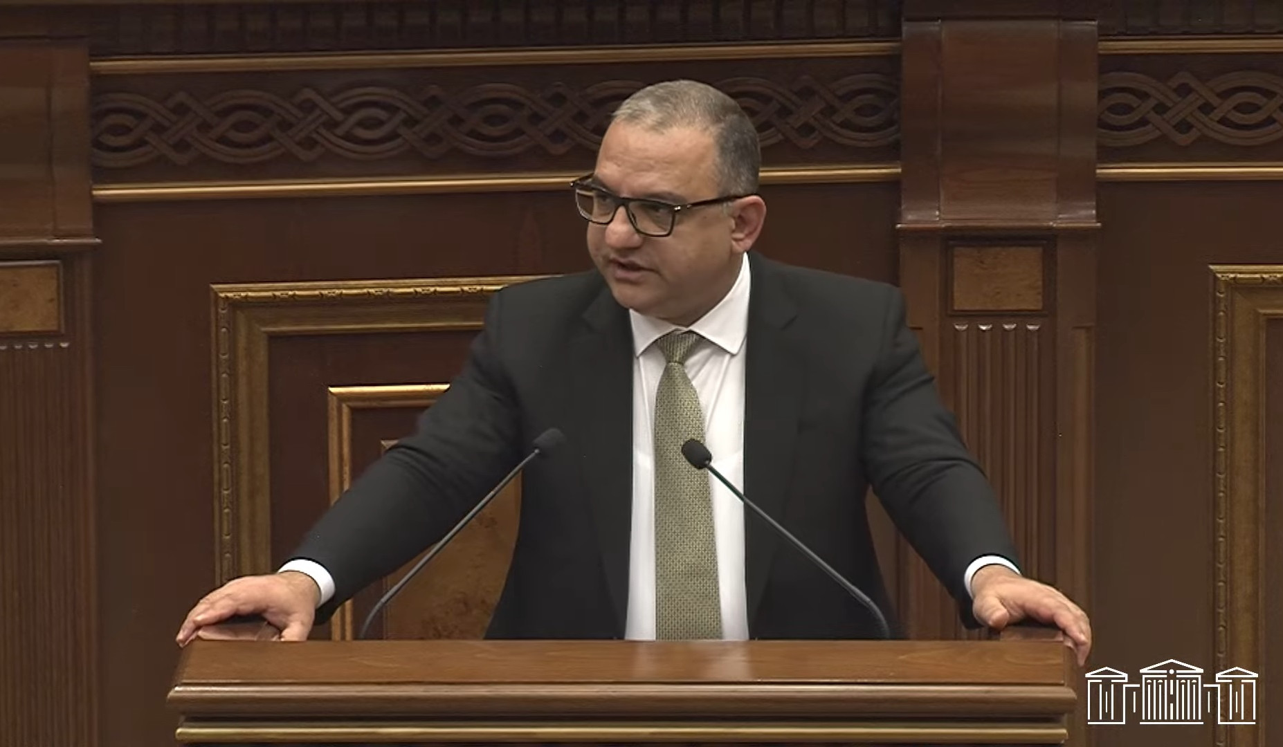 Աշխատանքների ծավալի գրեթե տասնապատկումն իրողություն է. փոխվարչապետը՝ «300 դպրոց, 500 մանկապարտեզ» ծրագրի մասին