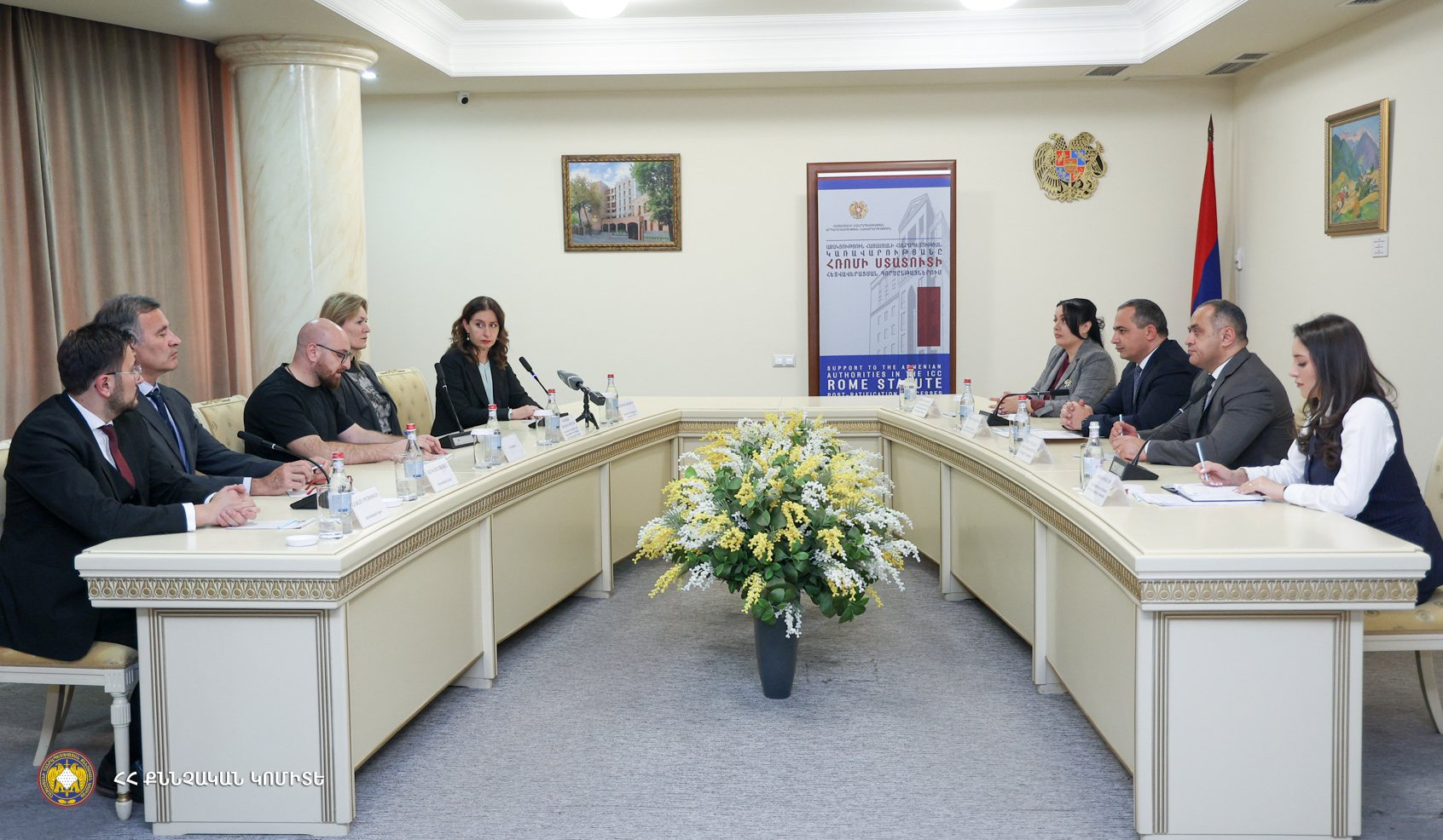 Քննչական կոմիտեի նախագահը և Նիդերլանդների դեսպանը հավաստագրեր են հանձնել վերապատրաստում անցած քննիչներին