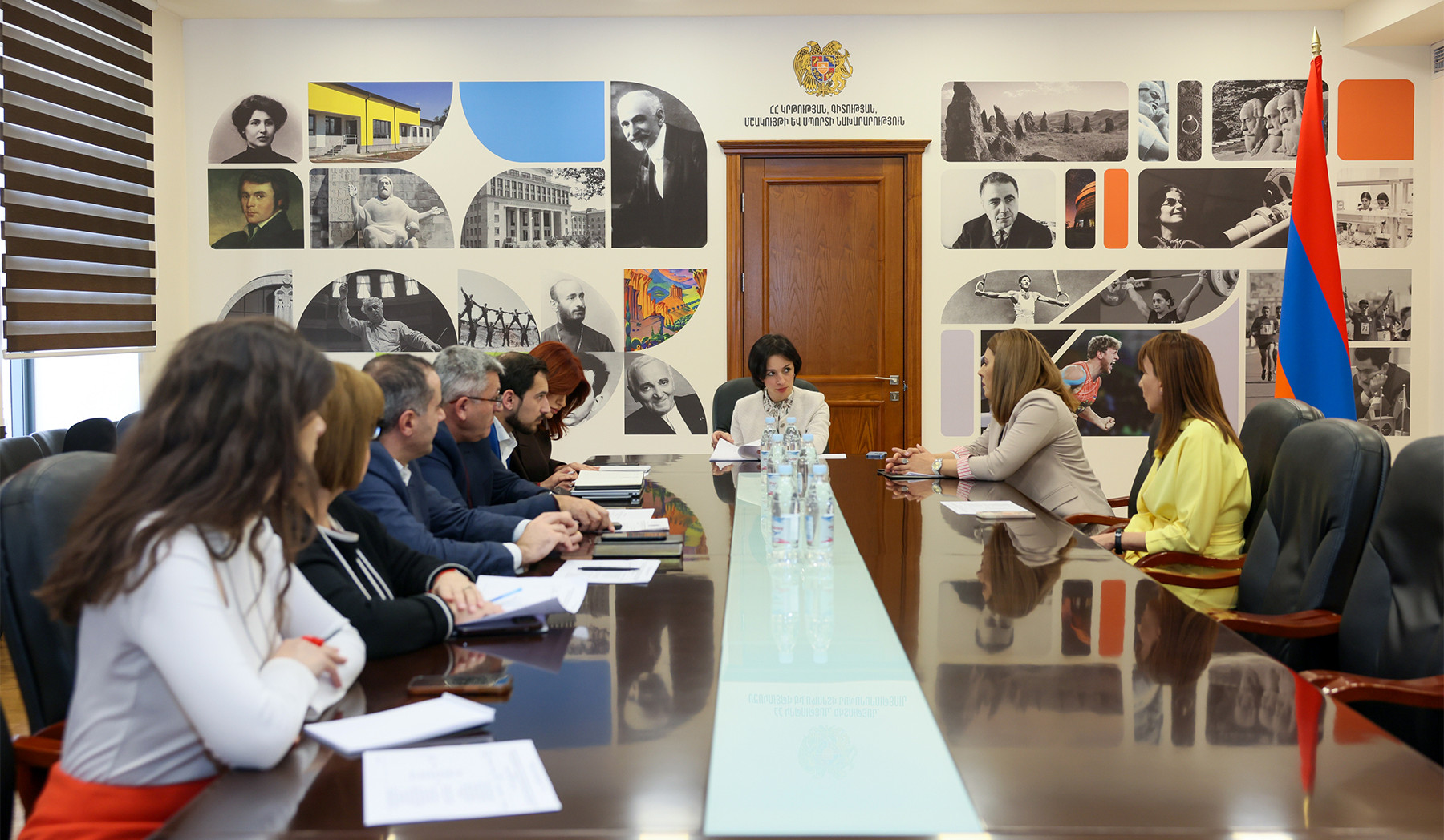 Ժաննա Անդրեասյանը ընդունել է մանկավարժներին, լսել նրանց բարձրացրած հարցերը