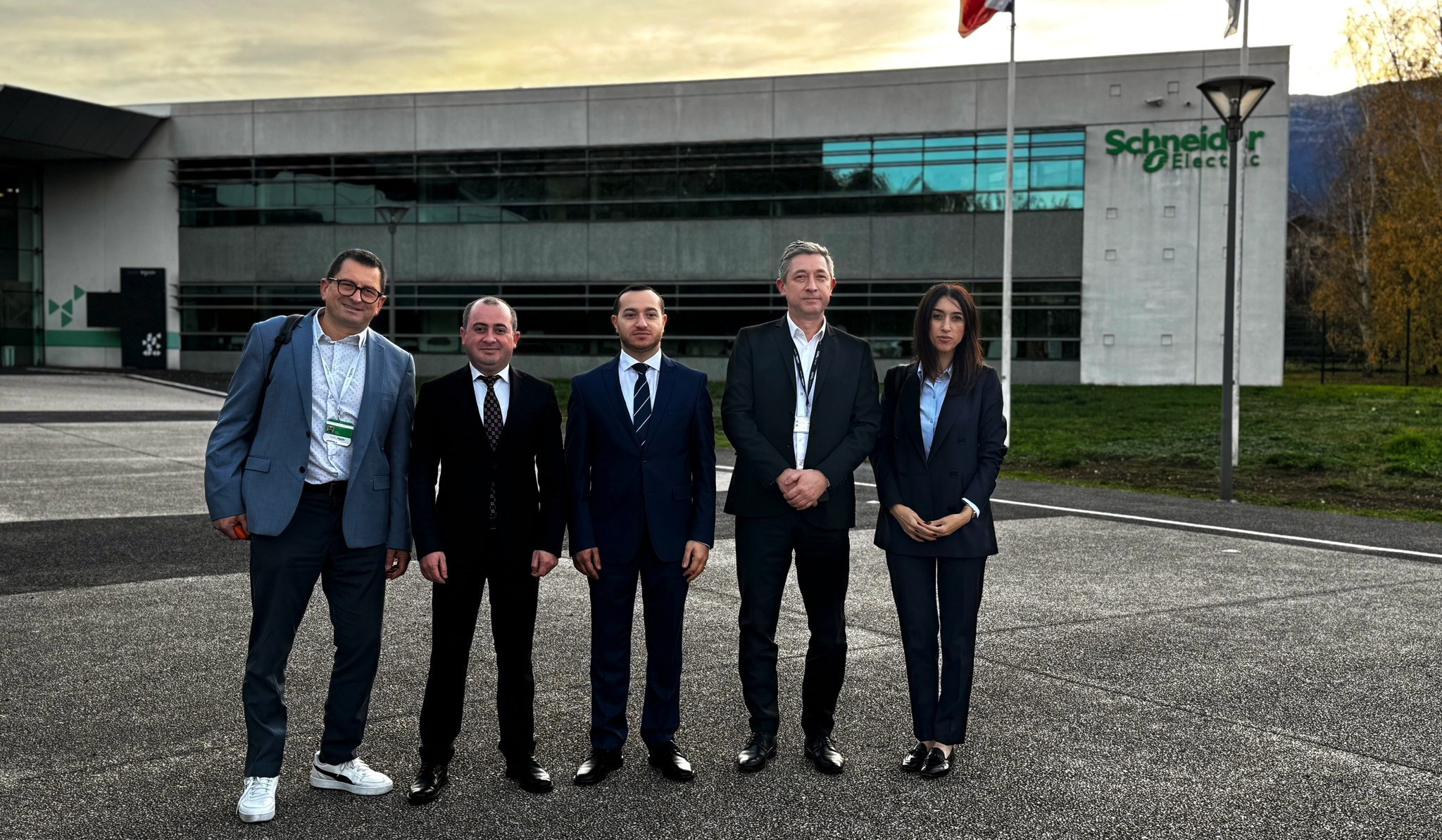 ՀՀ ԲՏԱ նախարարը Schneider Electric-ում քննարկել է «կանաչ» տեխնոլոգիաների և ավտոմատացման համագործակցությունը