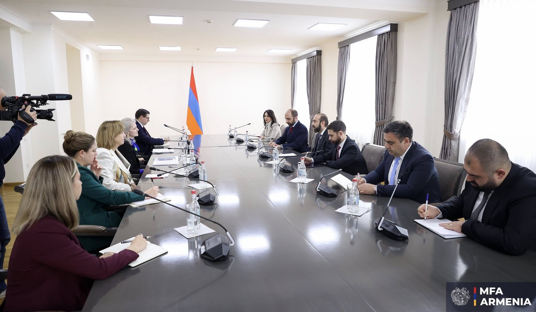 Mirzoyan və Alison Huker Ermənistan-ABŞ Strateji Tərəfdaşlığının inkişafını müzakirə etdi