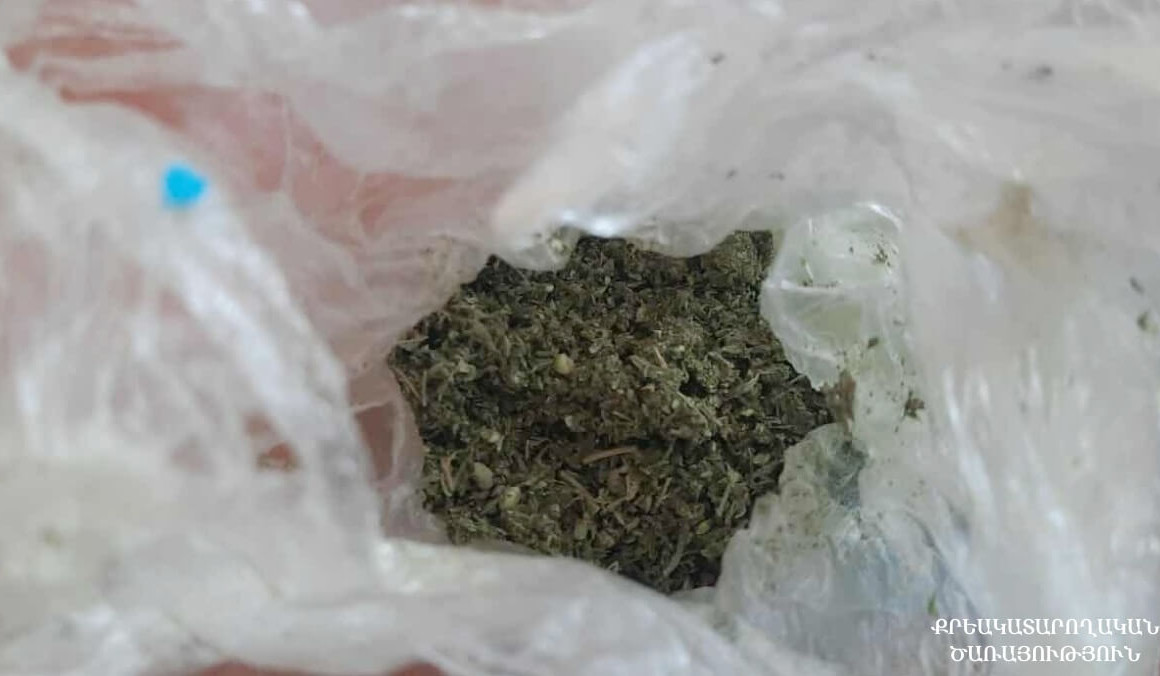 «Վանաձոր» ՔԿՀ այցելած քաղաքացու կոշիկներից հայտնաբերվել են թմրամիջոցի նմանվող զանգվածներ