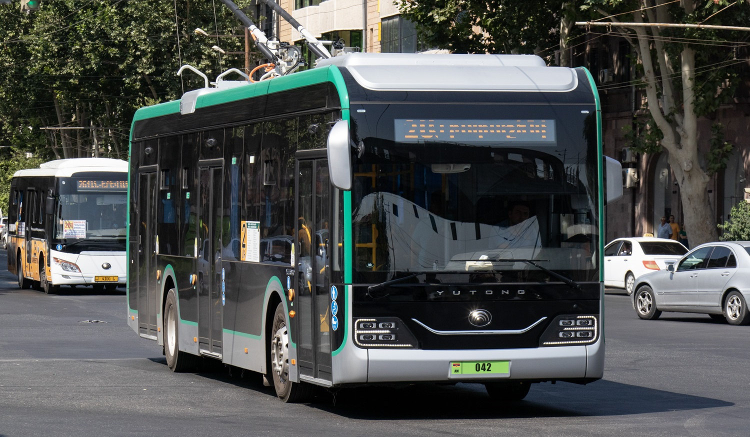 Մենք գնում ենք 12 մետրանոց 45 տրոլեյբուս. Ավինյան