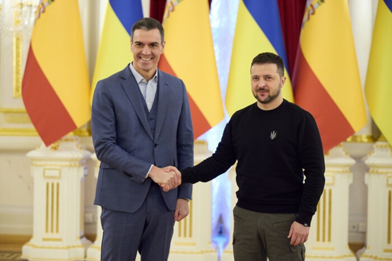 Испания продолжит помощь Украине: Санчес