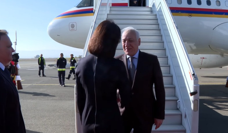 Vaհaqn Xaçaturyan Tbilisiyə rəsmi səfərə gəlib